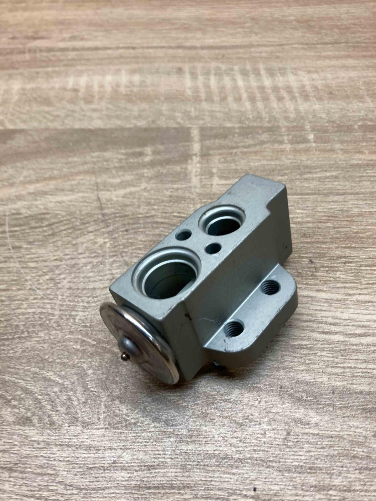 7995002 52316990 2108 Air conditioning (A/C) expansion valve Audi A4 S4 B8 8K