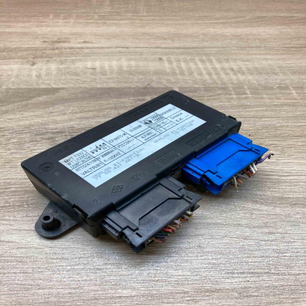 73847257C 7700421261B With Plug Comfort/convenience module Renault Laguna I