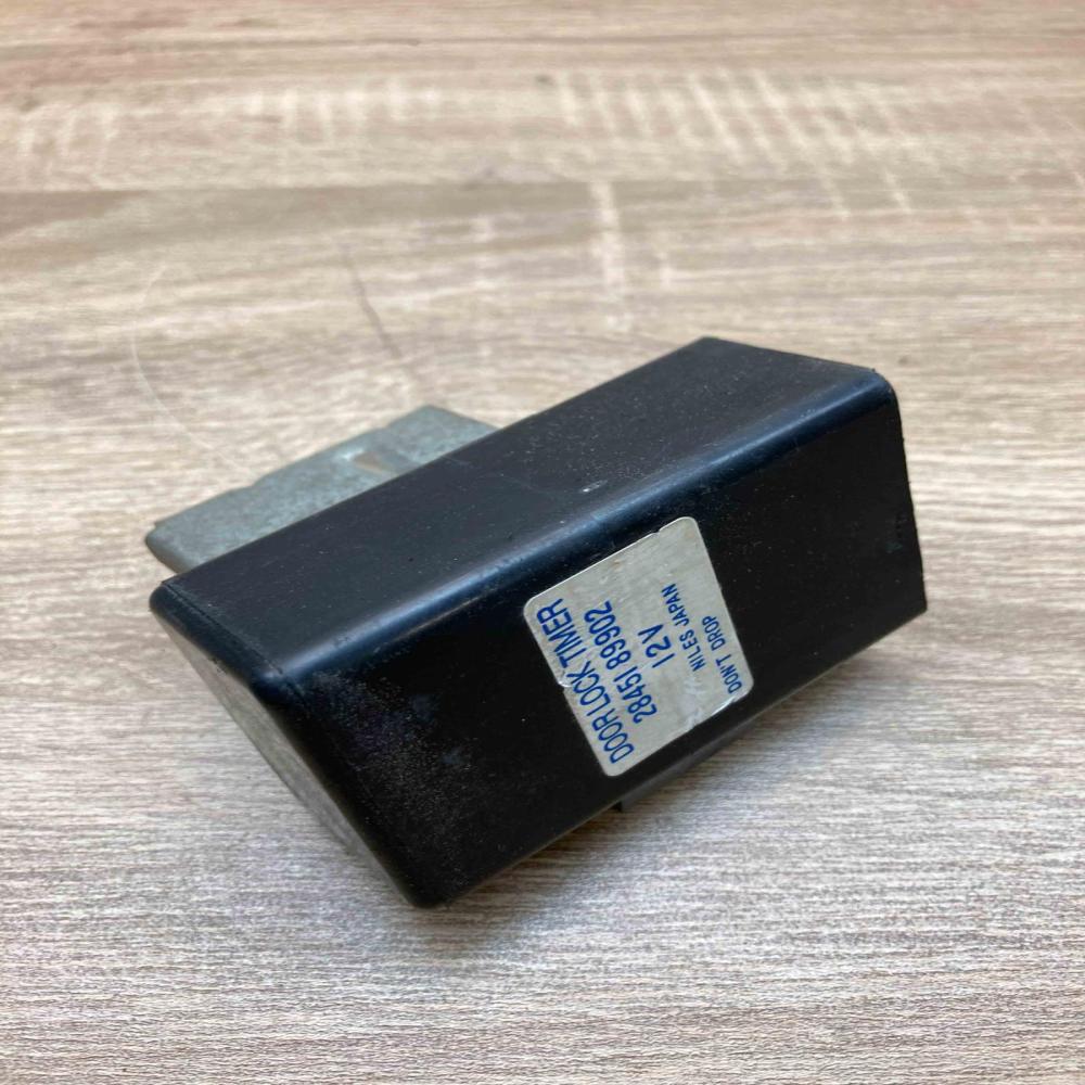 28451 89902   Door control unit/module Nissan Laurel