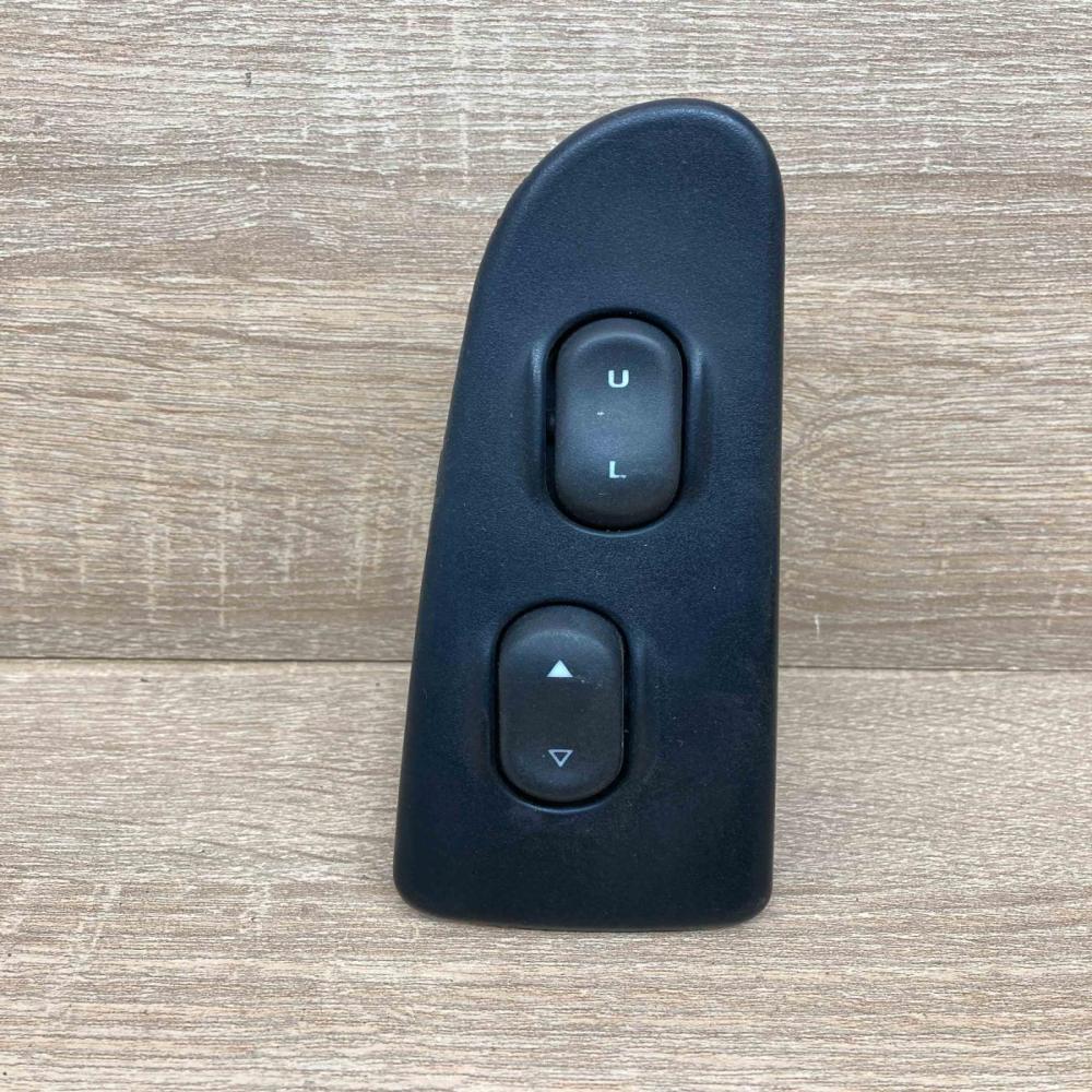 XF22 14A660AF   Electric window control switch Ford Windstar