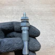 19850 64 690 18V  Glow plug Toyota Corolla E90