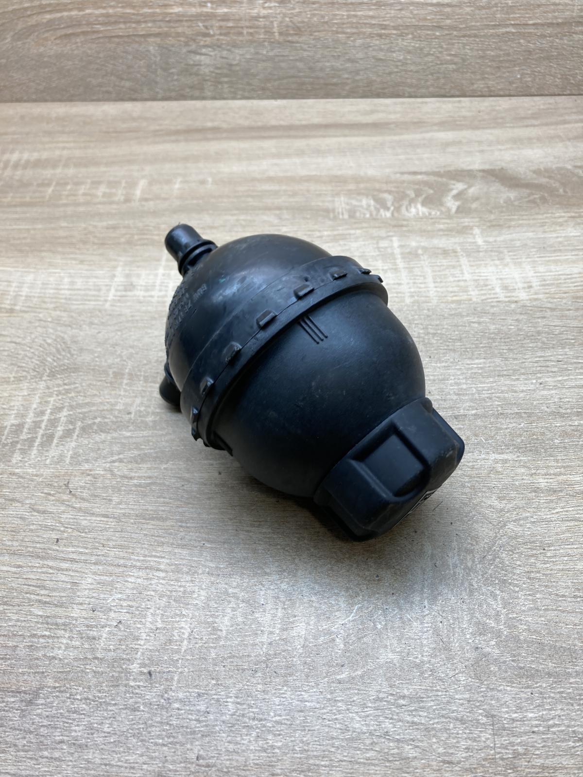 7604431 11564310  Coolant expansion tank/reservoir BMW 5 G30 G31