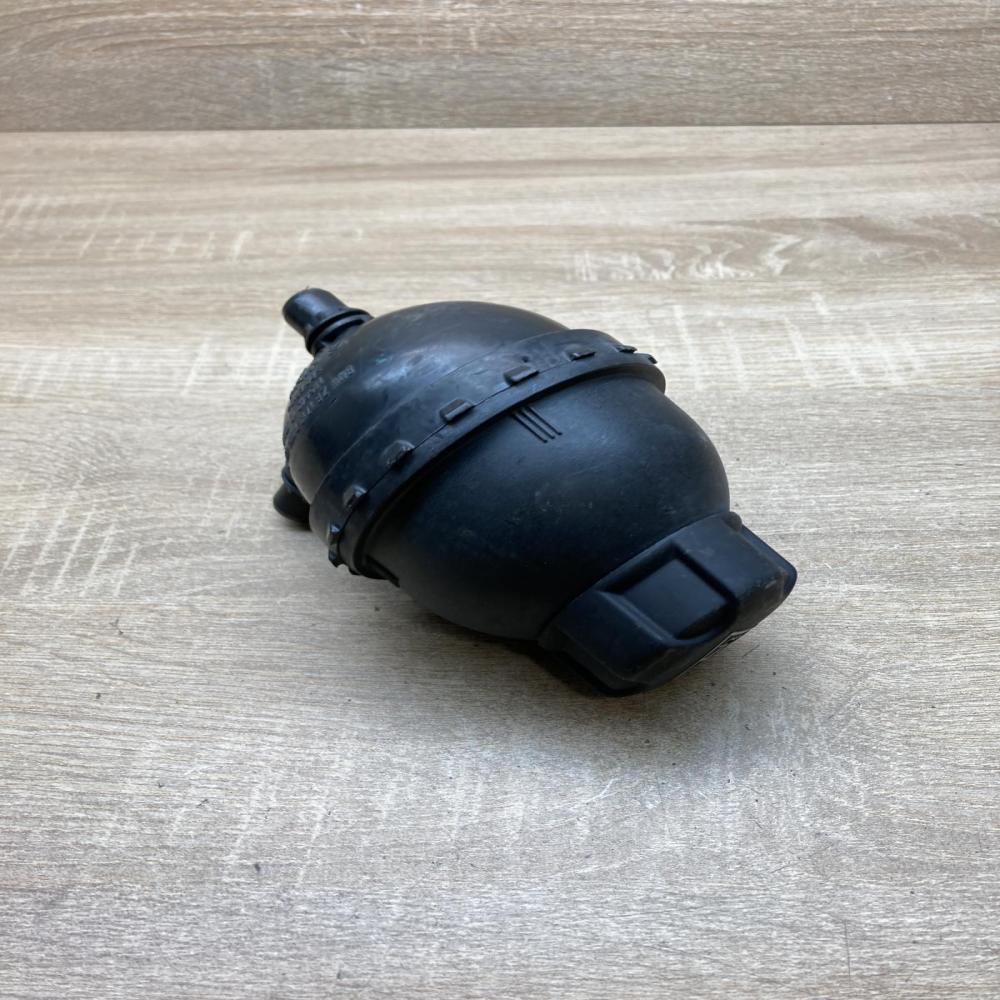 7604431 11564310  Coolant expansion tank/reservoir BMW 5 G30 G31
