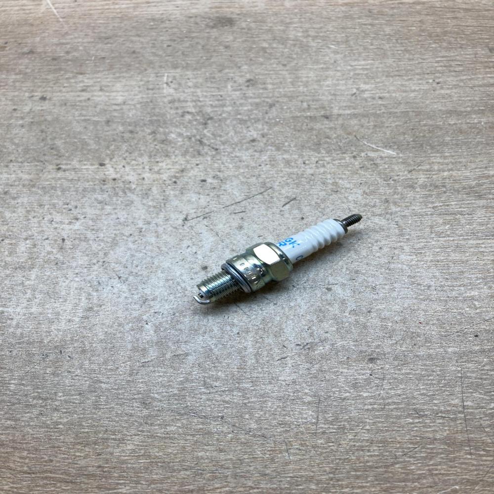 CR7HSA   Spark plug AMC Pacer