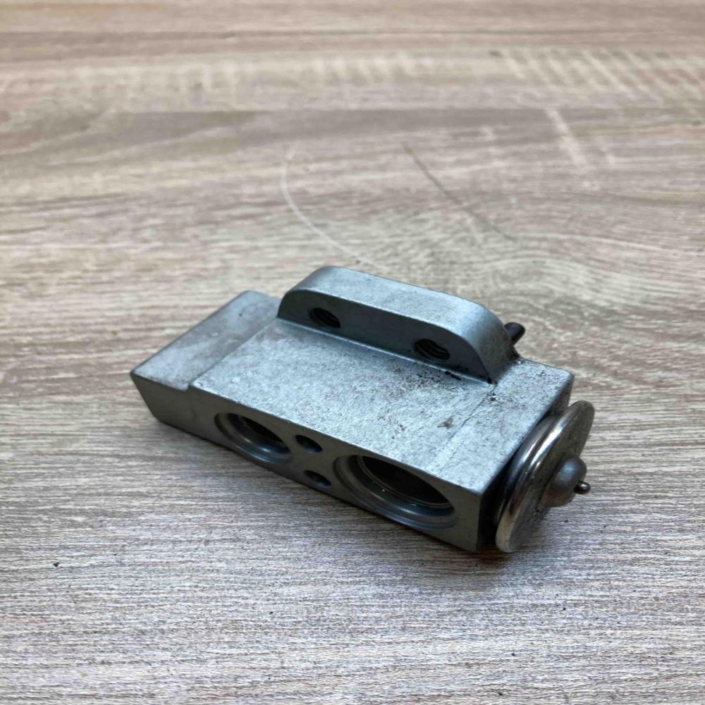 7995002 52316990  Air conditioning (A/C) expansion valve Audi A4 S4 B8 8K