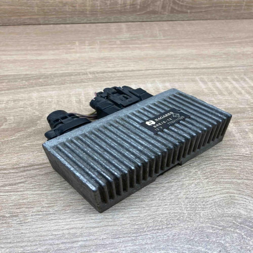 7700111525   Glow plug pre-heat relay Volvo S40, V40