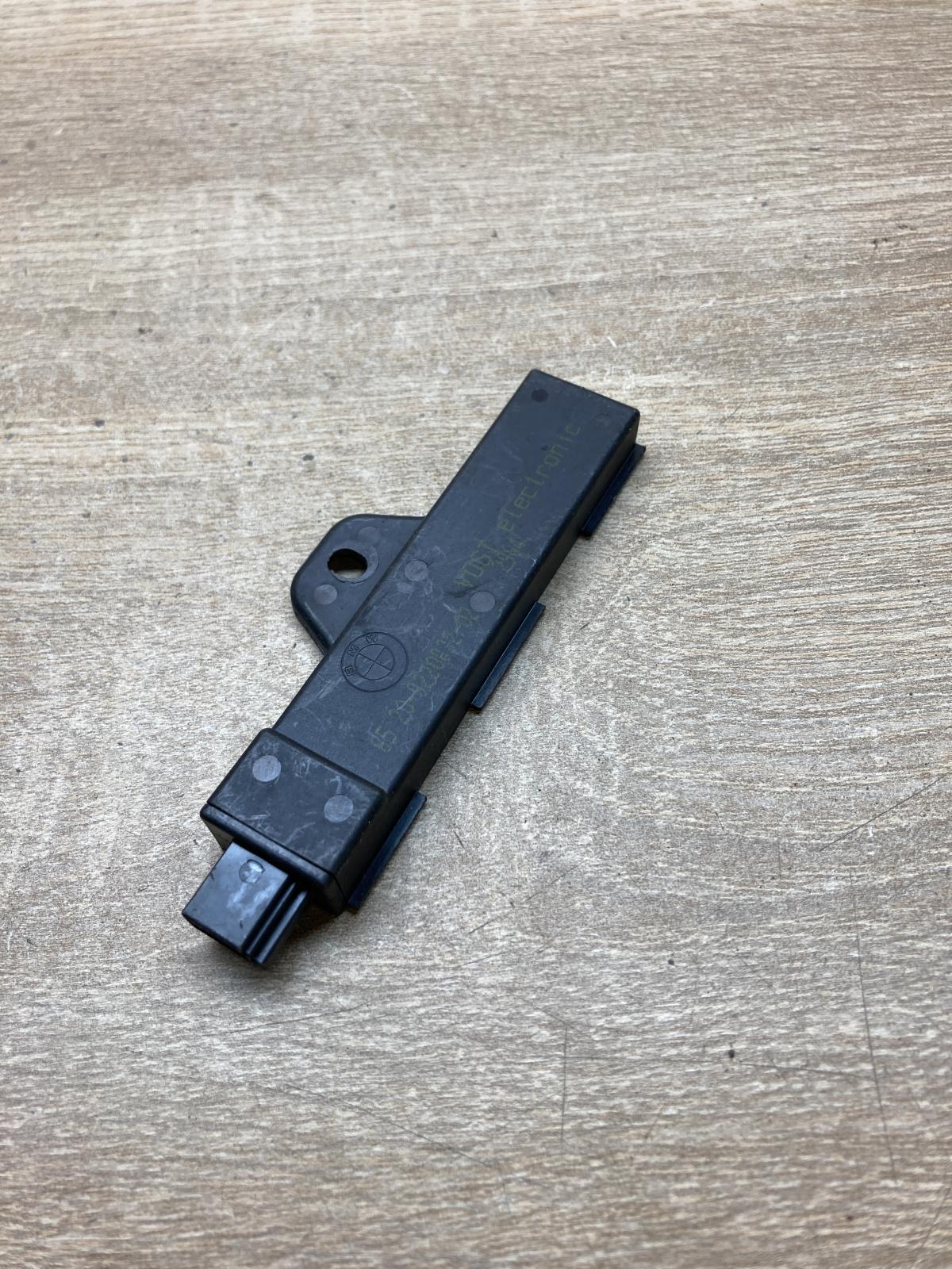 9220832   Keyless system antenna BMW 3 F30 F35 F31