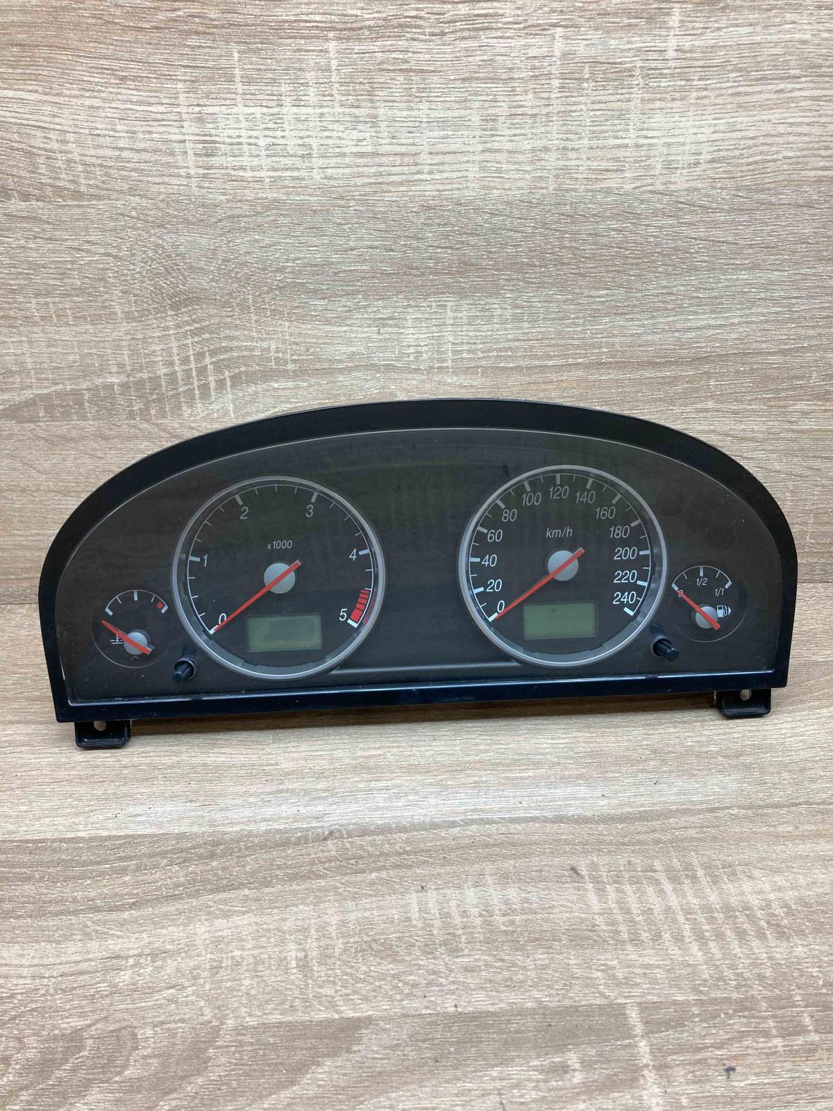1S7F 10849 GF 1S7F 10841 2  Speedometer (instrument cluster) Ford Mondeo Mk III
