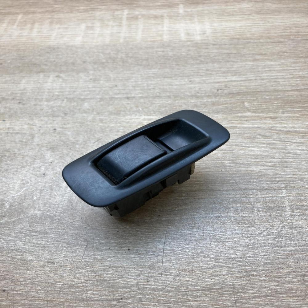 84801 0F030 B0 84801 0F030  Electric window control switch Toyota Corolla Verso