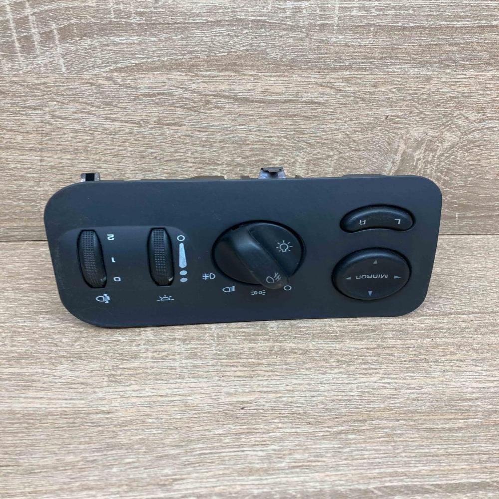 210803 1 39754D  Light switch Chrysler Voyager