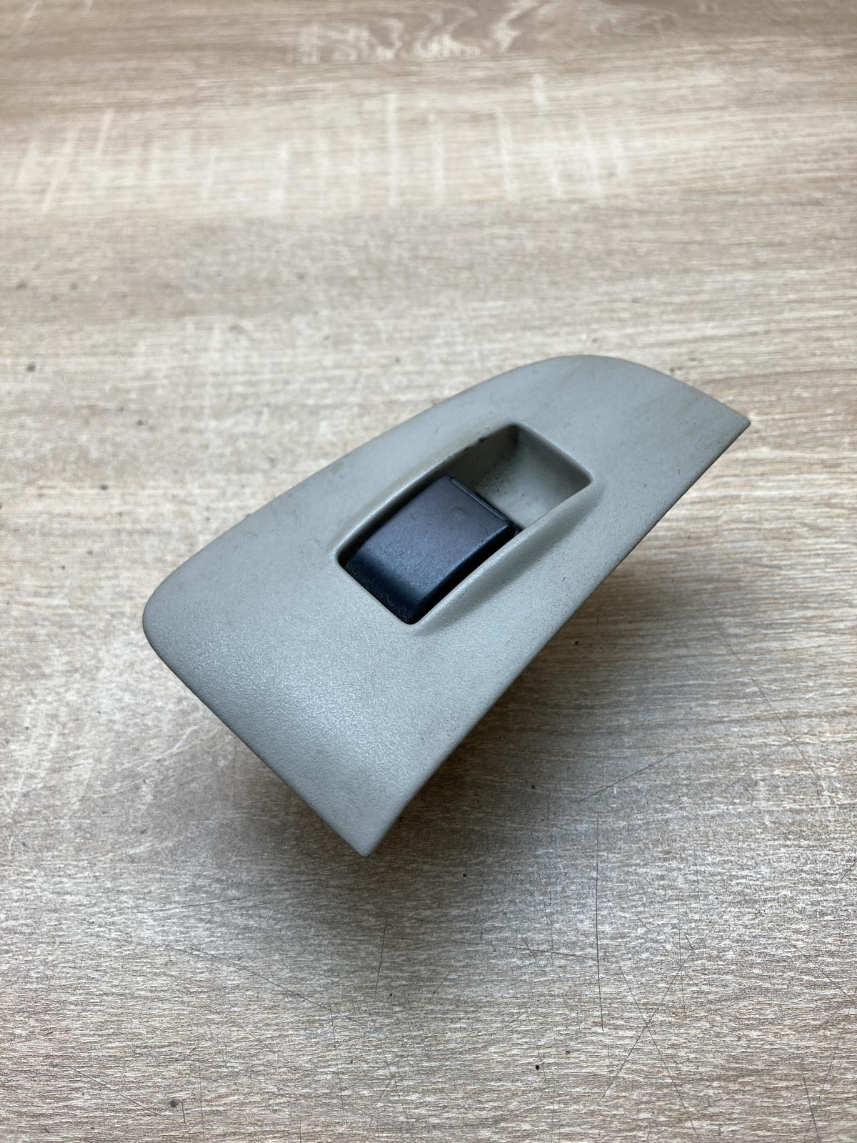 74231 05140 7423105140  Electric window control switch Toyota Avensis T250