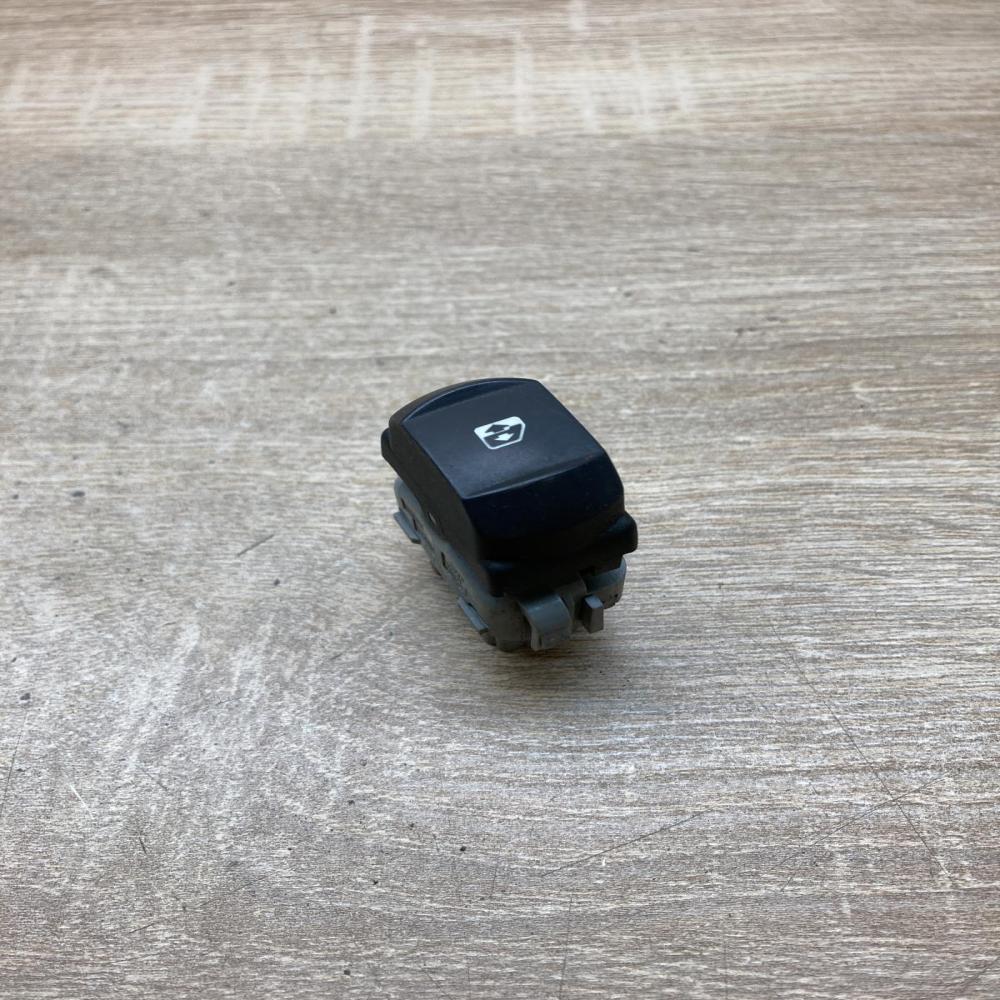 28082 315013  Electric window control switch Renault Megane II