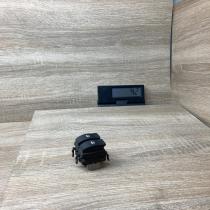 015088A   Electric window control switch Renault Megane II