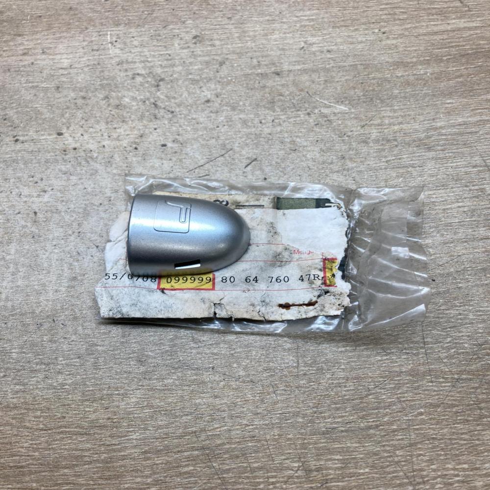 806476047R 806470061R  Front door handle cover Renault Megane III