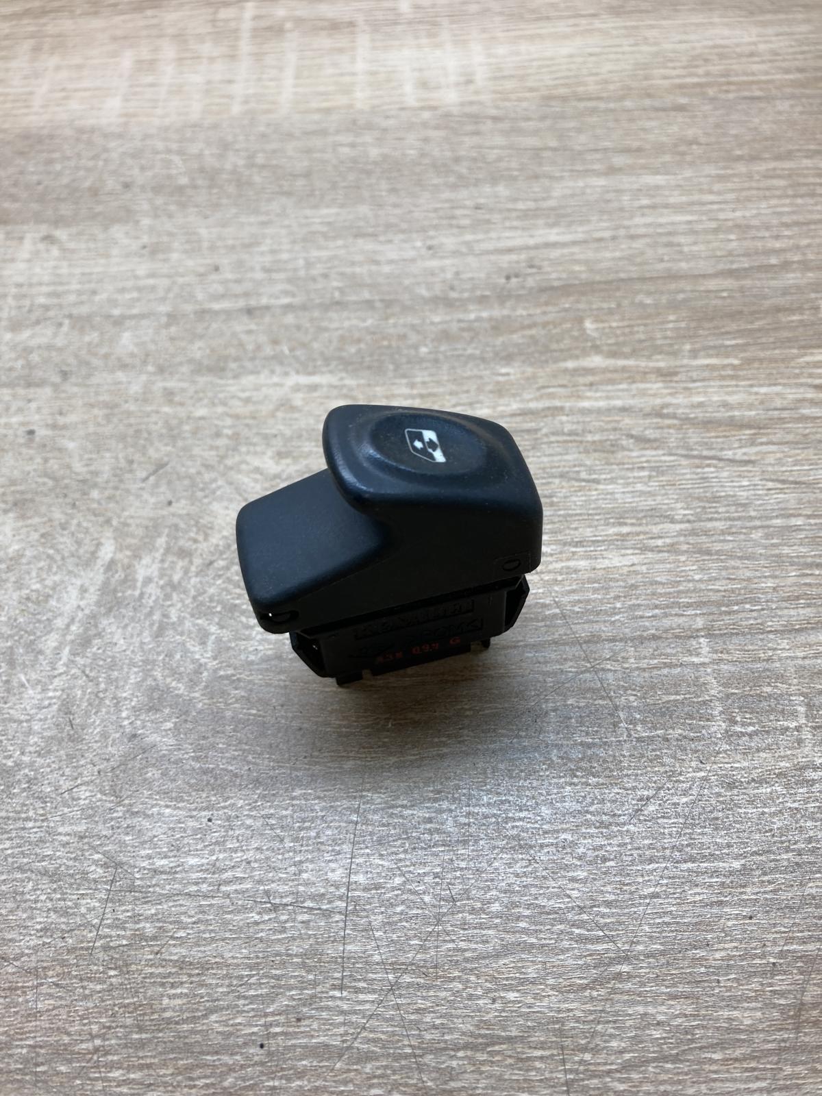 838099G   Electric window control switch Renault Scenic I