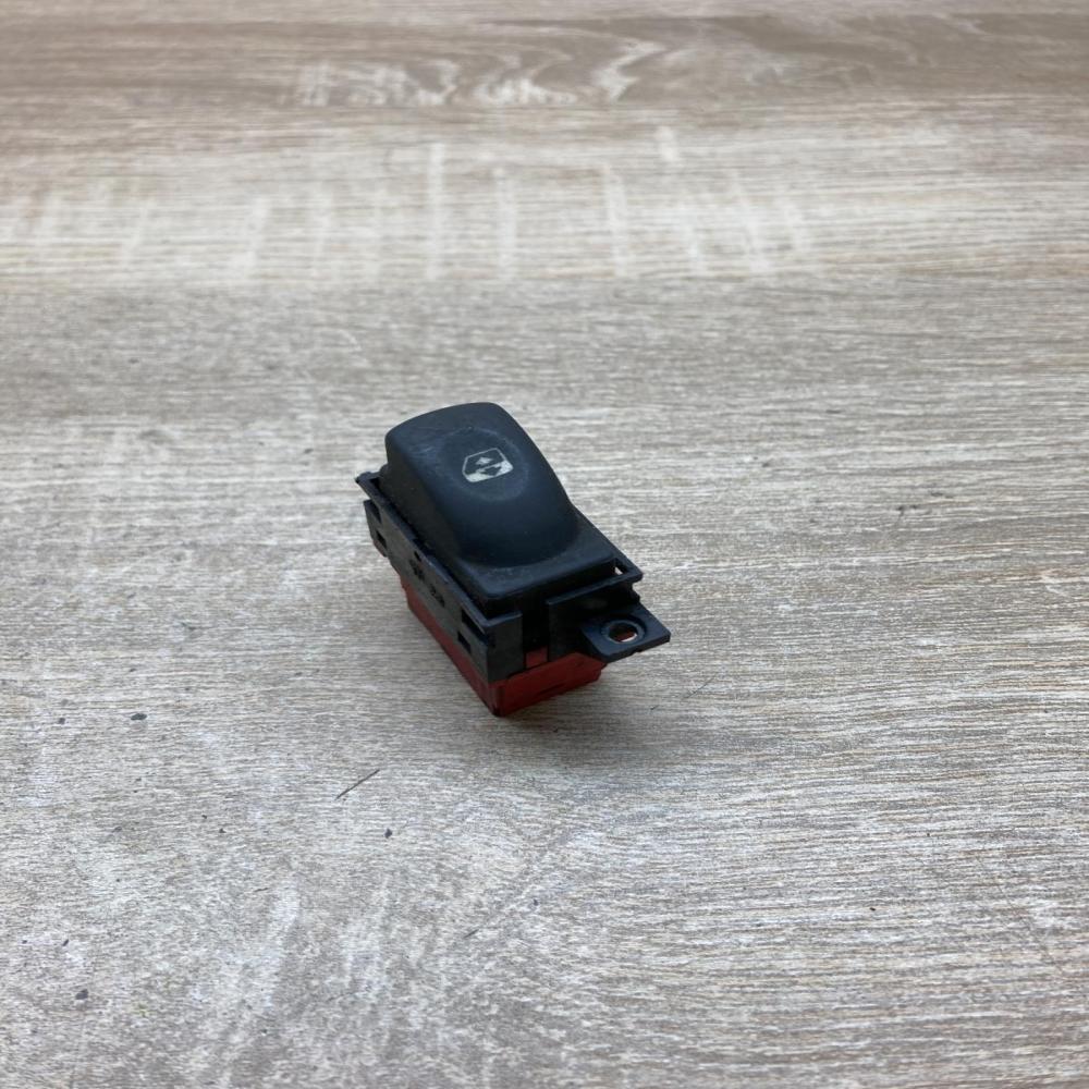 7700417485B   Electric window control switch Renault Laguna I