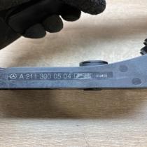 A2113000504 A2033010001  Accelerator throttle pedal Mercedes-Benz E W211