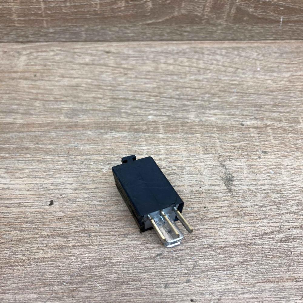 7M0951253C   Other relay Volkswagen PASSAT B6