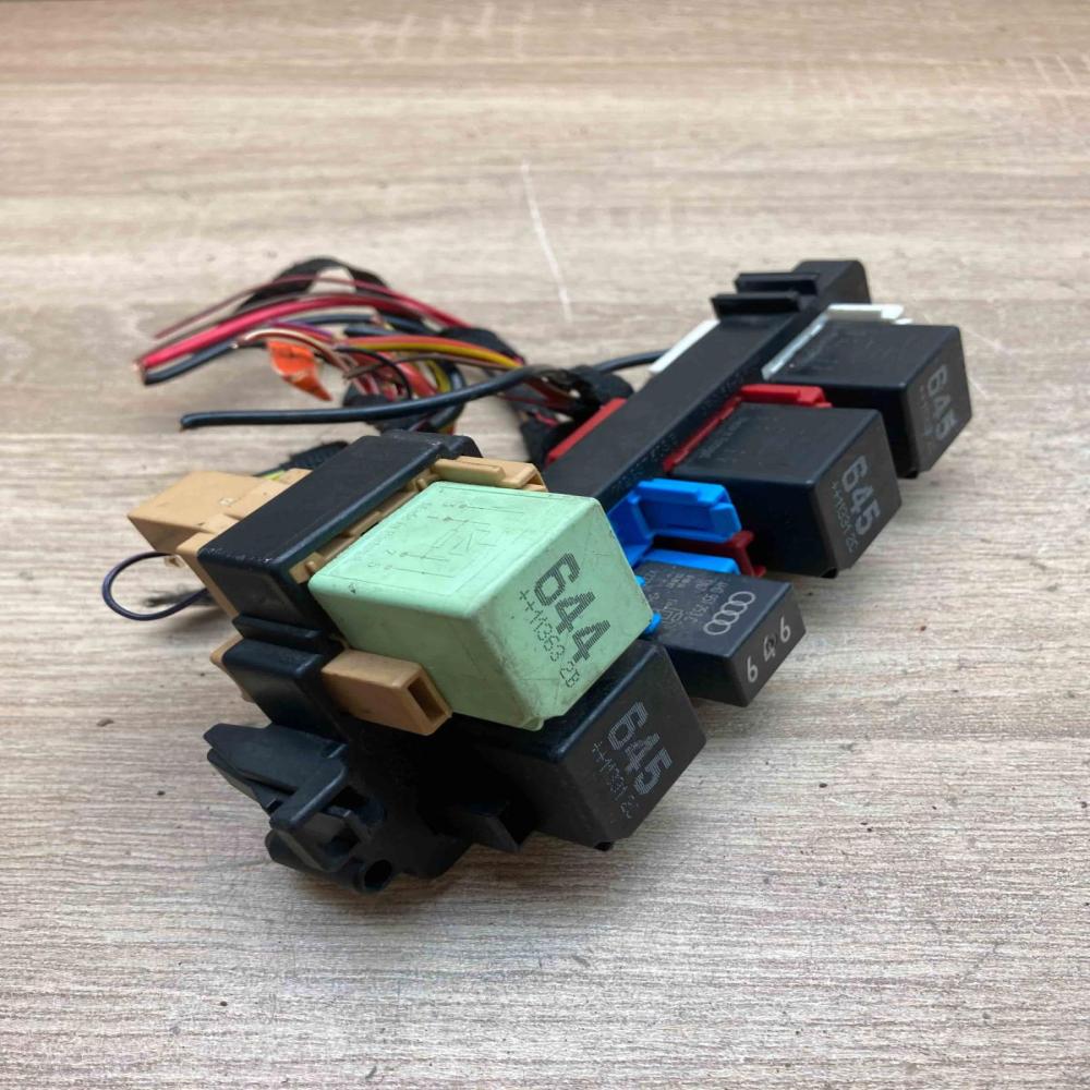 1K2937503B 4H0951253A  Fuse module Volkswagen Golf VI