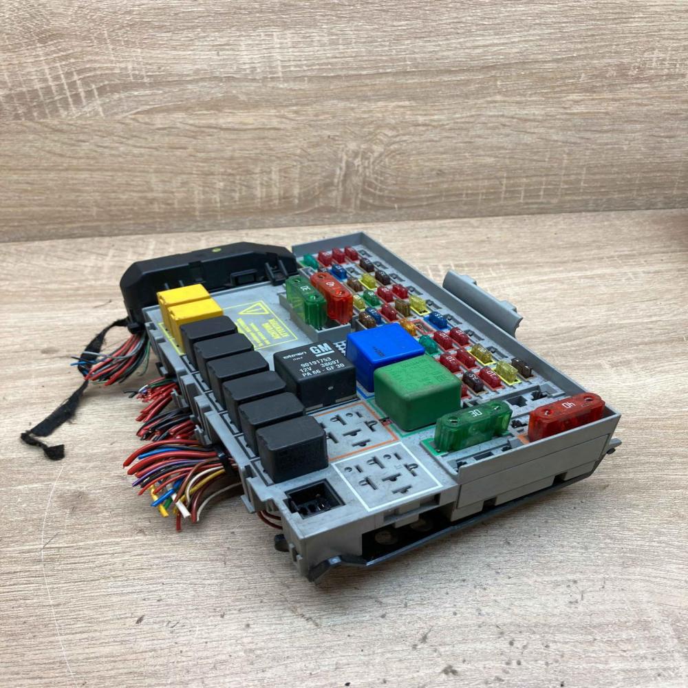 24412497 90191753  Fuse module Opel Zafira A