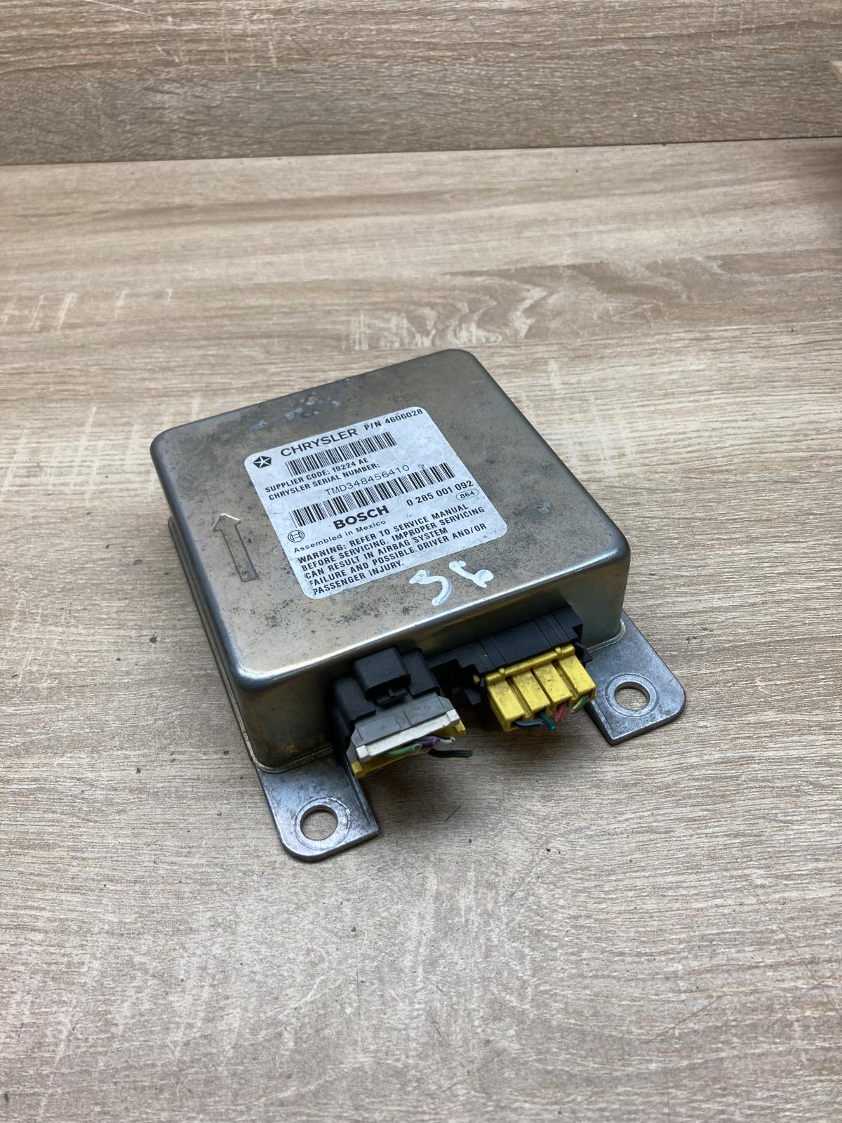4606028 0285001092 19224AE Airbag control unit/module Chrysler Stratus