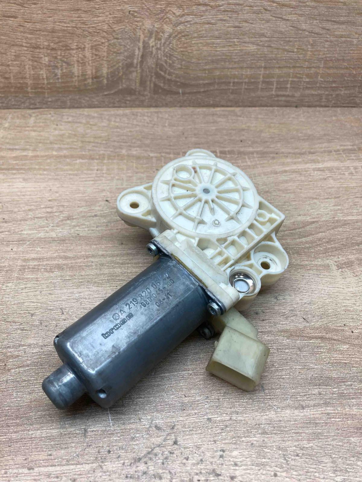A2198200642 980045 100  Rear door window regulator motor Mercedes-Benz CLS C219