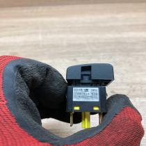 09134506 501776  Windscreen/window heater switch Opel Vectra B