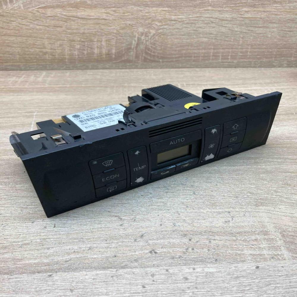 8Z0820043D 5HB008185  Climate control unit Audi A3 S3 8P