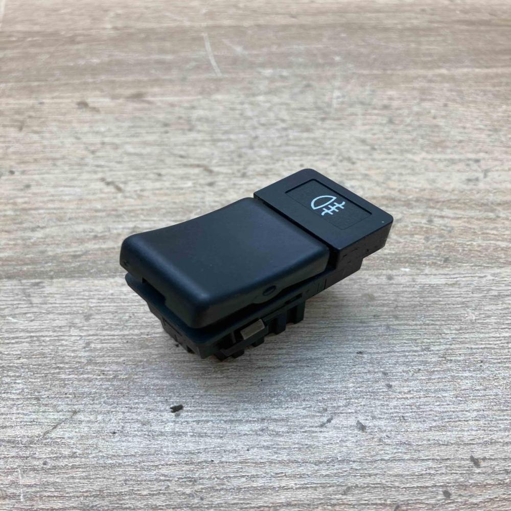 3545793   Fog light switch Volvo 850