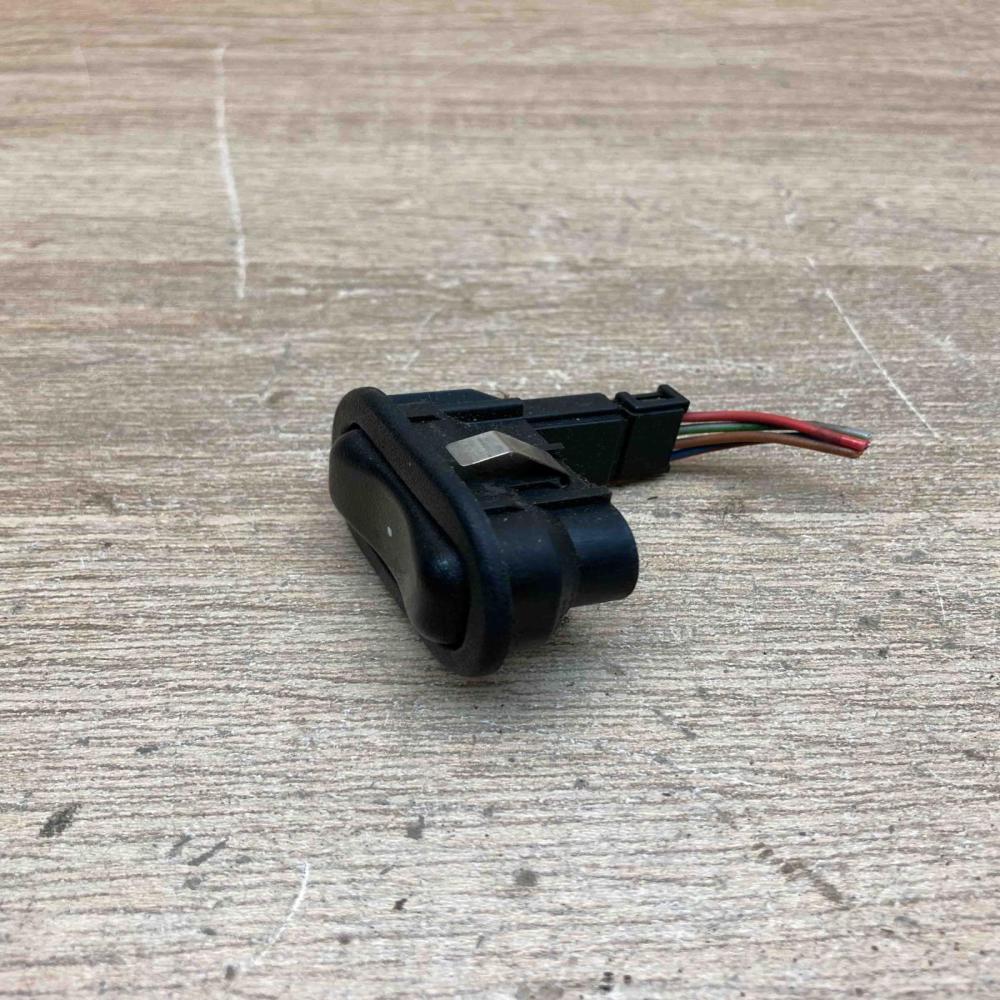 90561388 13383100  Electric window control switch Opel Astra G