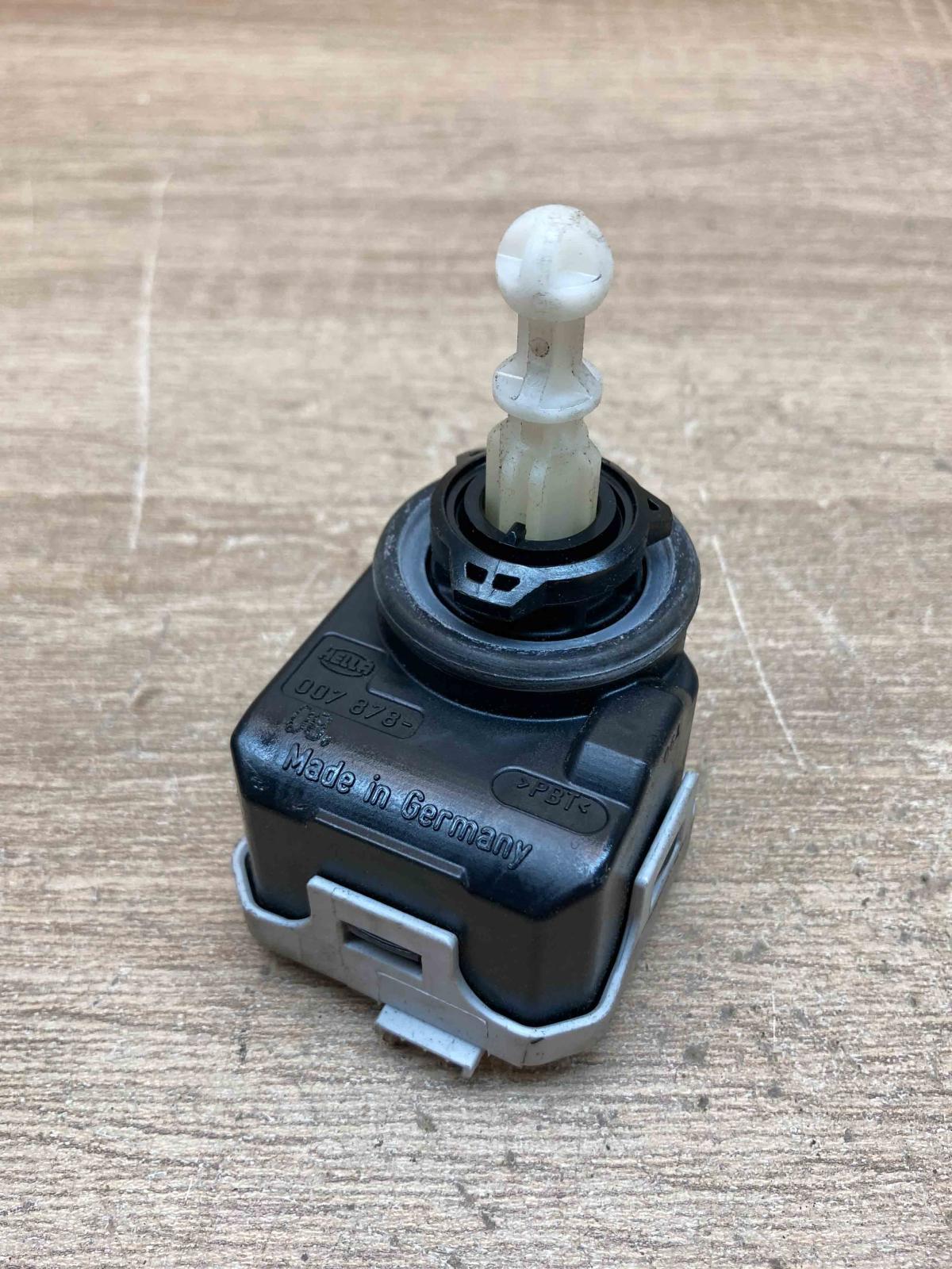007878   Headlight level adjustment motor Volvo S40, V40