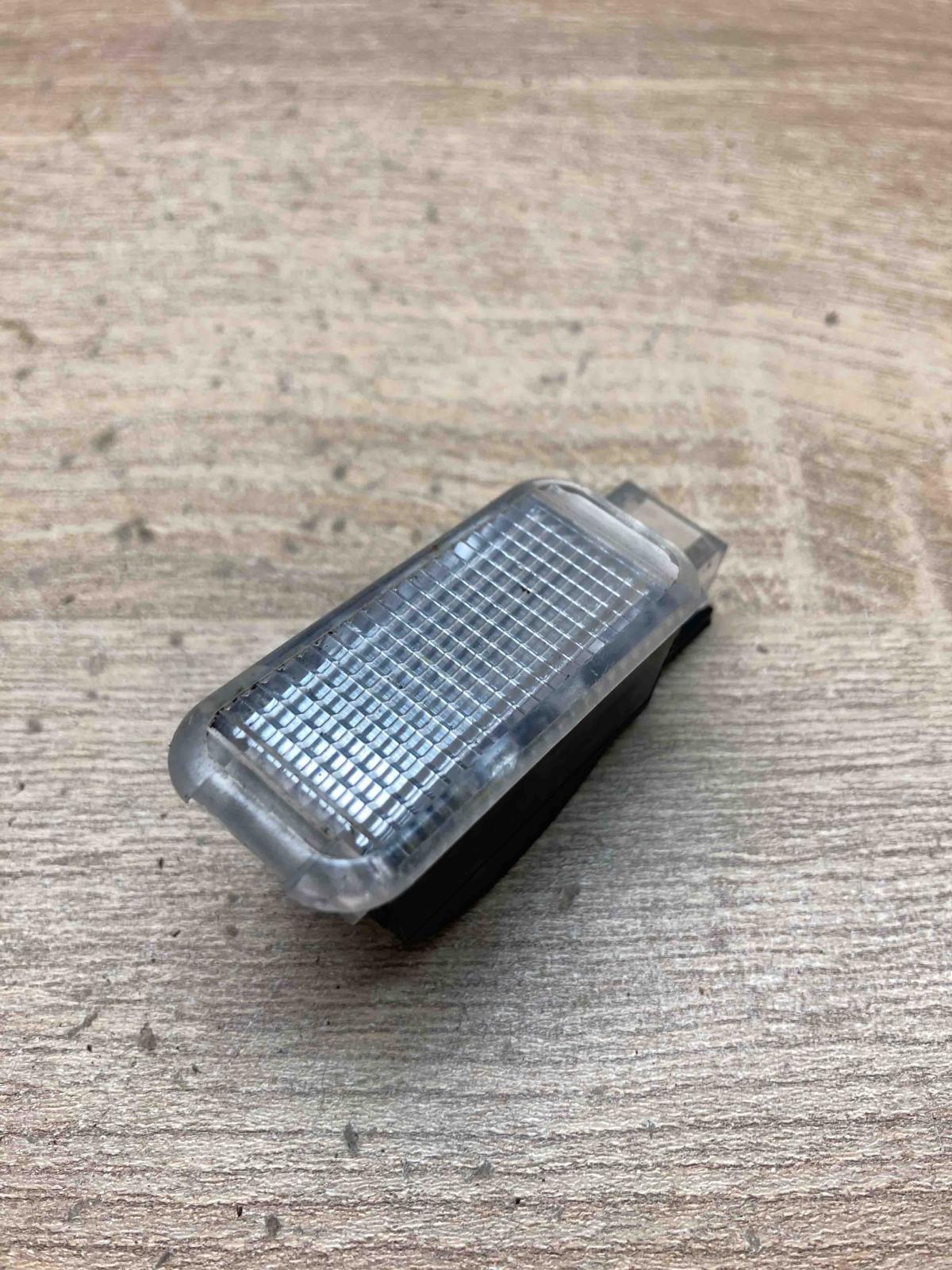 4B0947415A   Other interior light Audi A6 S6 C5 4B
