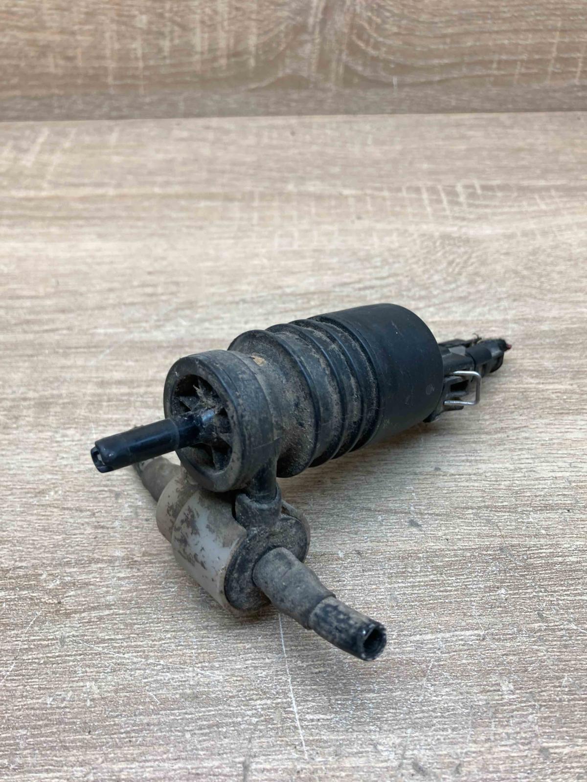 90563762   Windscreen/windshield washer pump Opel Signum