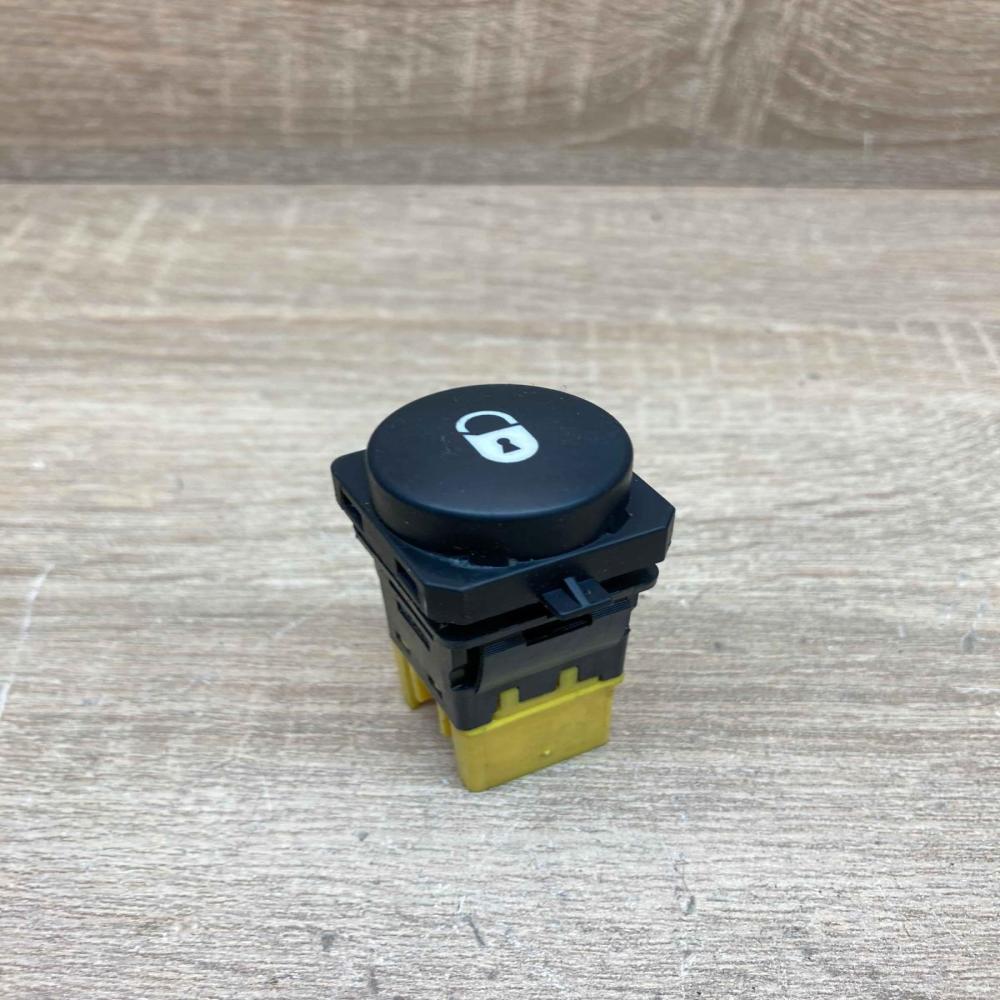 631719177   Alarm switch Citroen C3