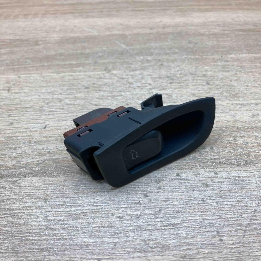 8K0959831A   Tailgate opening switch Audi A4 S4 B8 8K