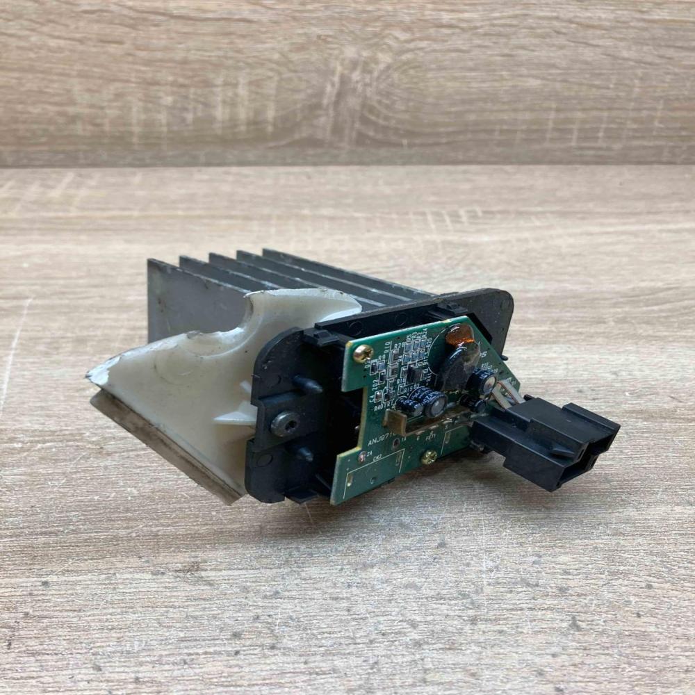 ANJ971014C   Heater blower motor/fan resistor Nissan Primera