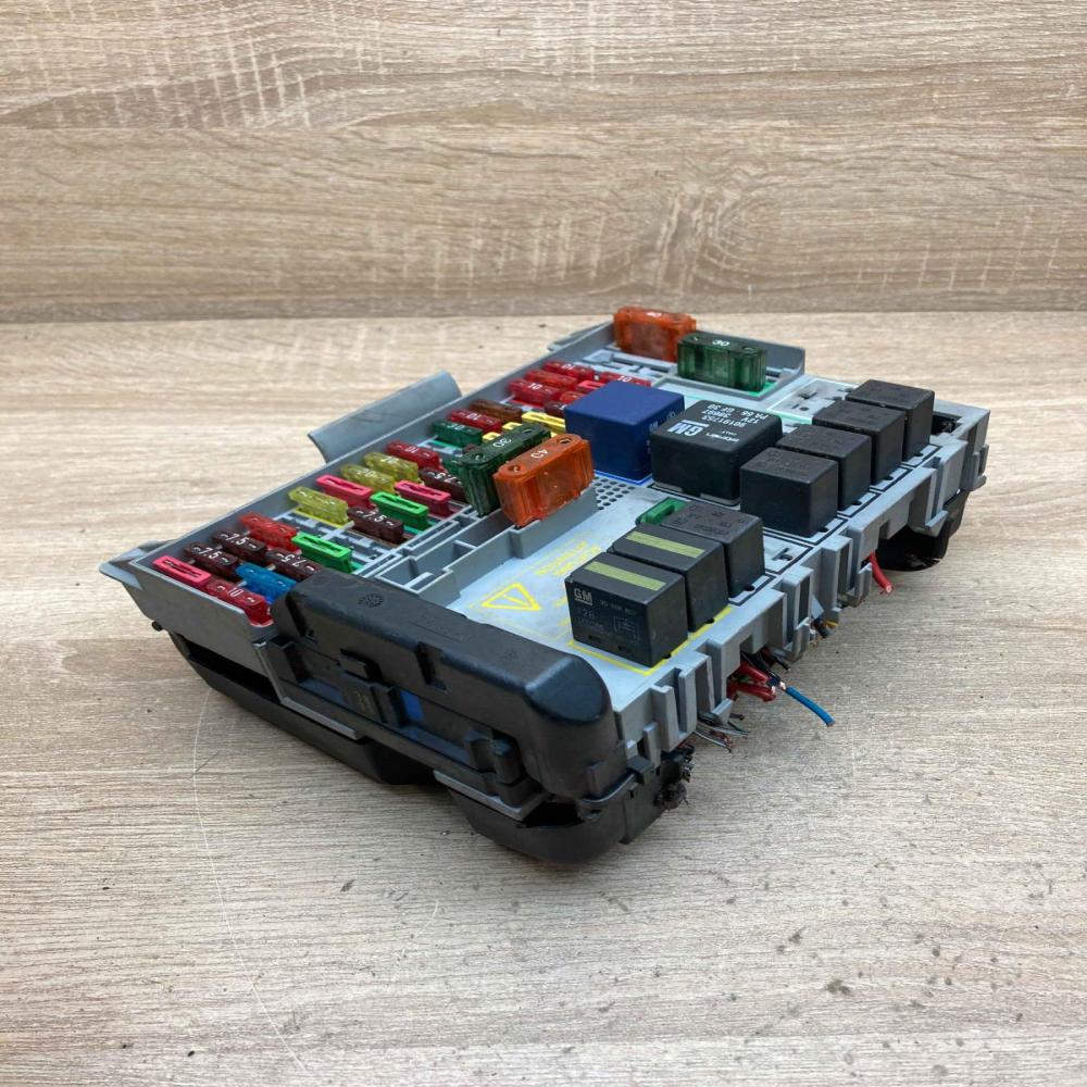 90589965 90191753  Fuse module Opel Astra G