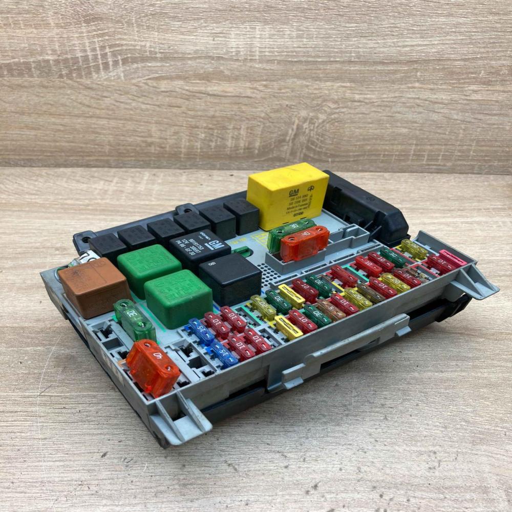 09152787   Fuse module Opel Vectra B