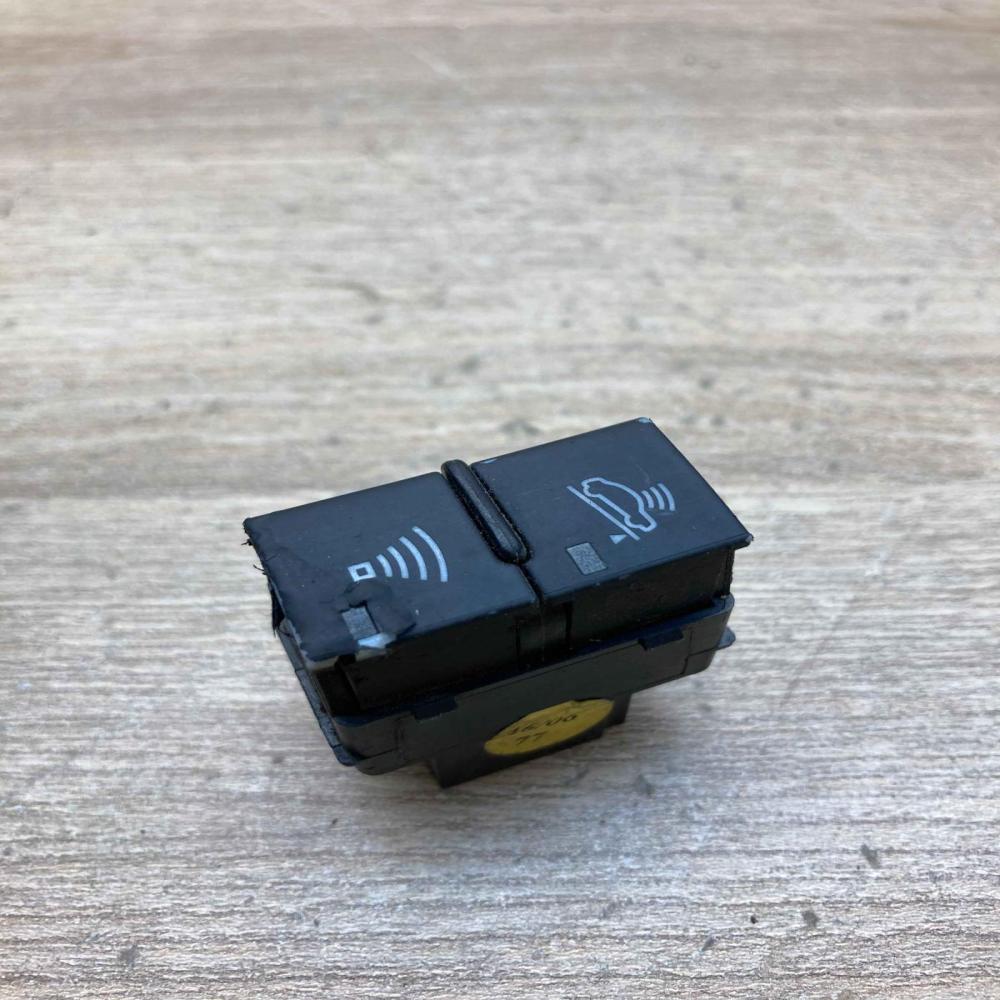 8E2962109   Alarm switch Audi A4 S4 B7 8E 8H