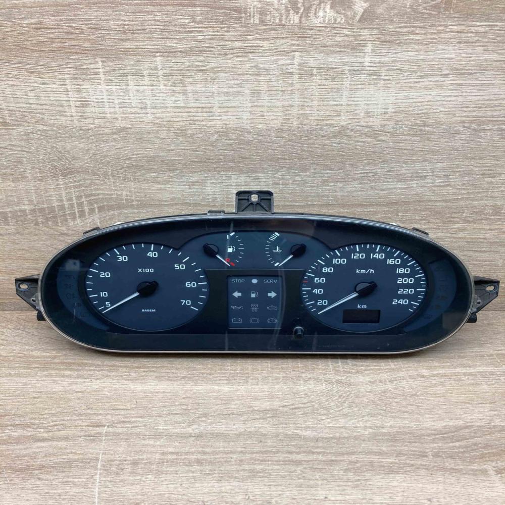 P8200213795 21658869  Speedometer (instrument cluster) Renault Scenic I