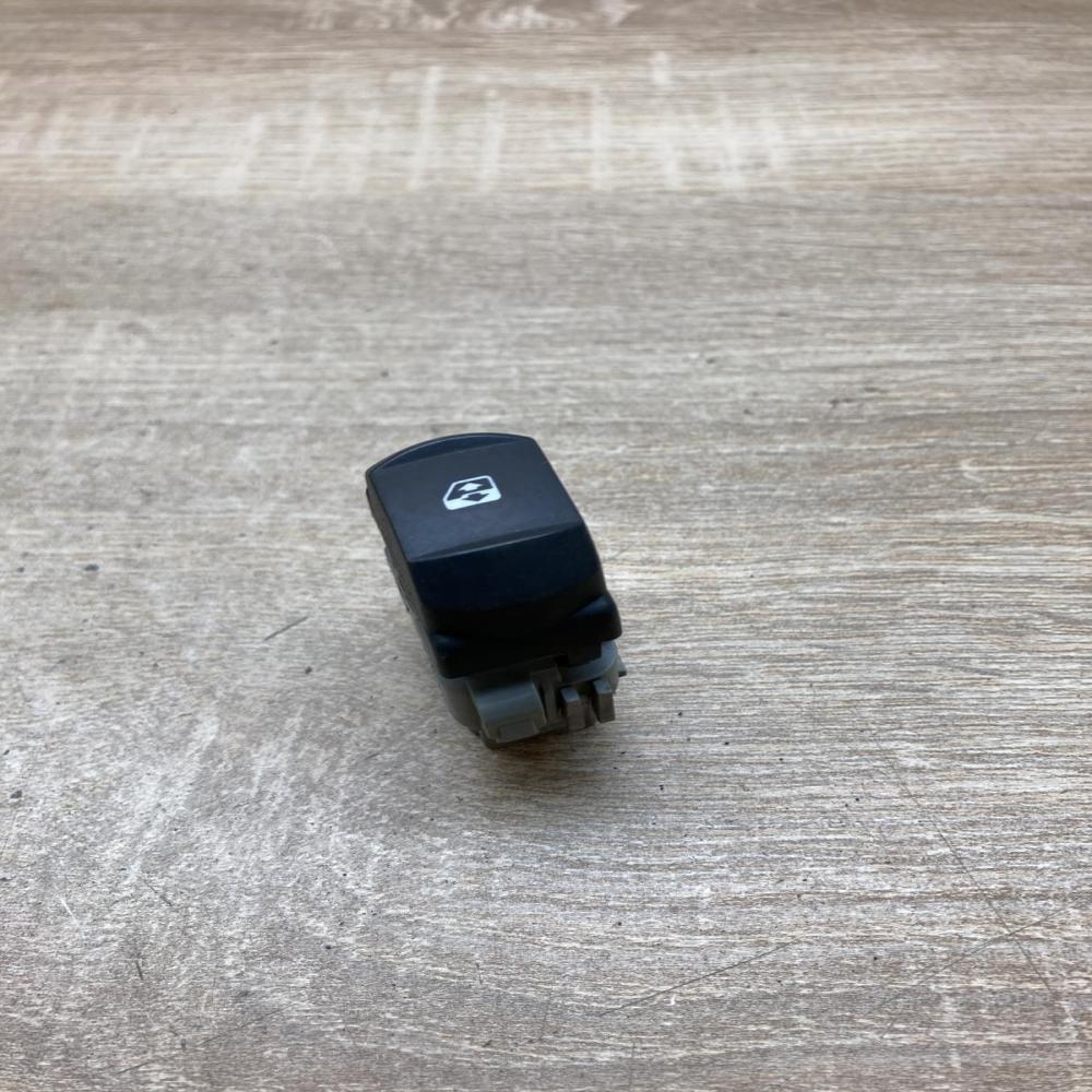 28082   Electric window control switch Renault Megane II