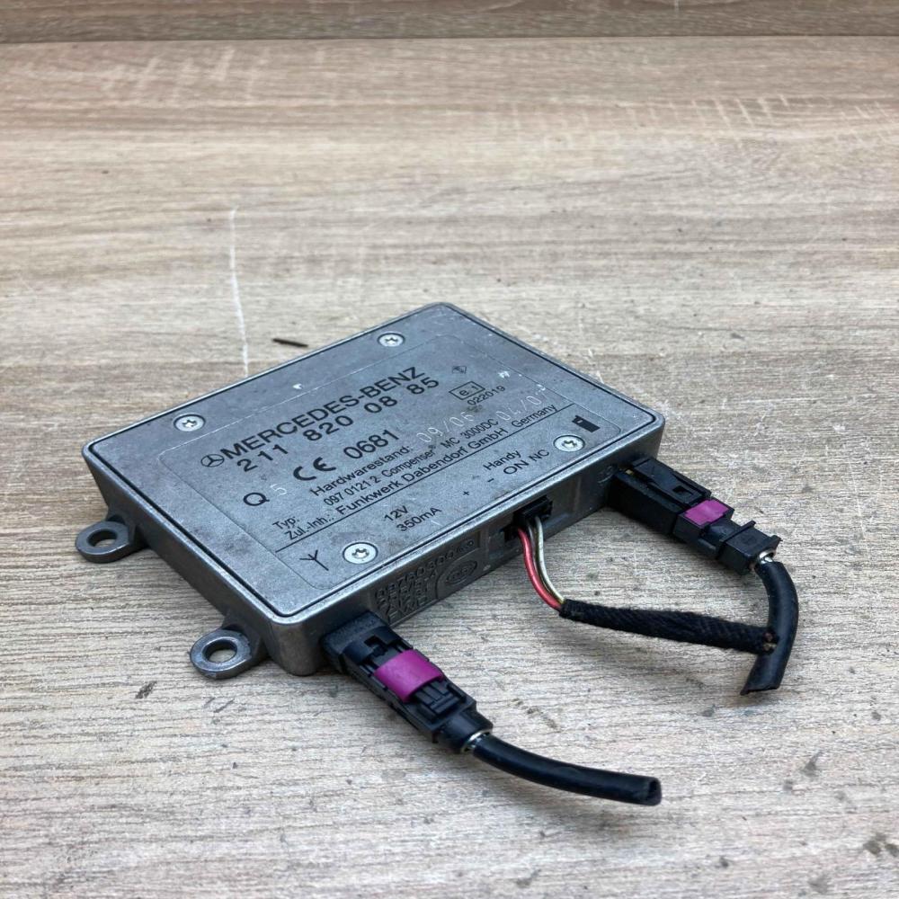2118200885 09701212  Aerial antenna amplifier Mercedes-Benz CLS C219