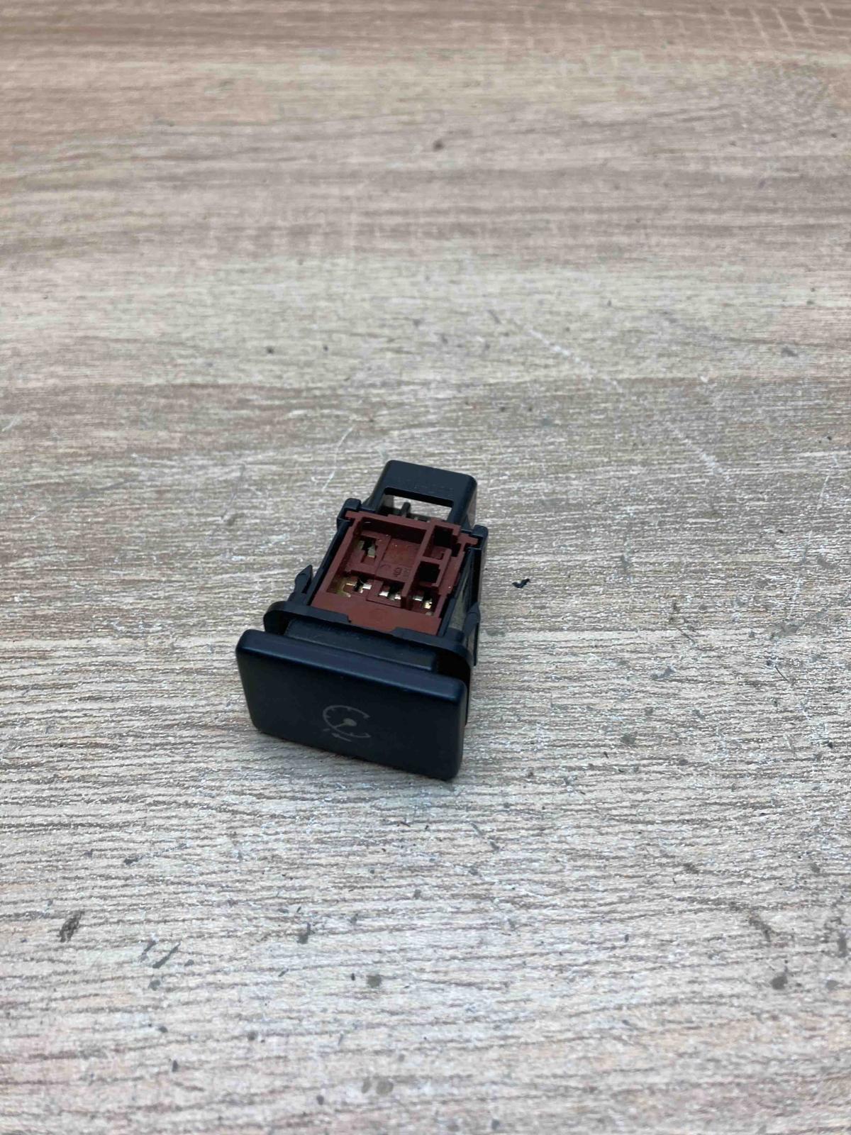 15C251   Cruise control switch Toyota Avensis T270