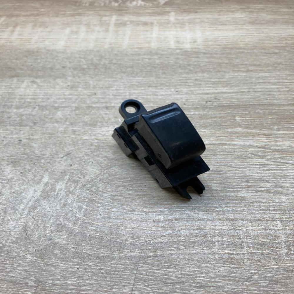 25411 AV600 25411AV600  Electric window control switch Nissan Primera