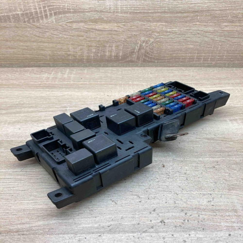 8637841 518322326  Fuse module Volvo S70  V70  V70 XC