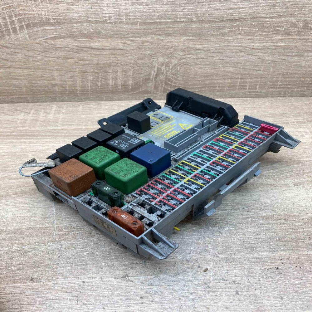 90504534  GM Fuse module Opel Vectra B