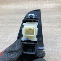 74272 05020 7427205020  Electric window control switch Toyota Avensis T250