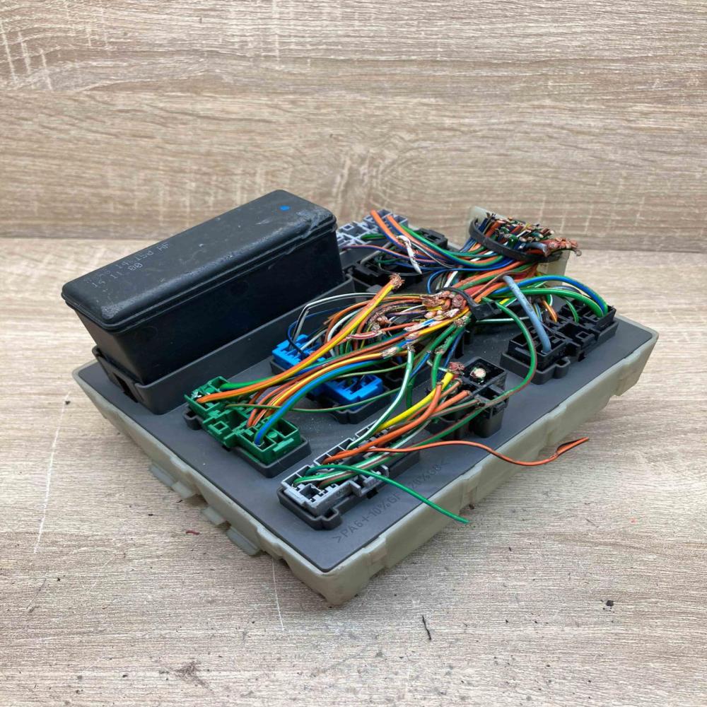 518251905 98AG14A073CH  Fuse module Ford Focus