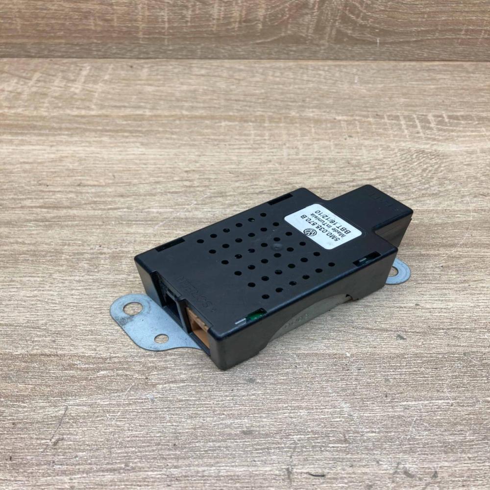 5M0035570B   Aerial antenna amplifier Volkswagen Golf VI