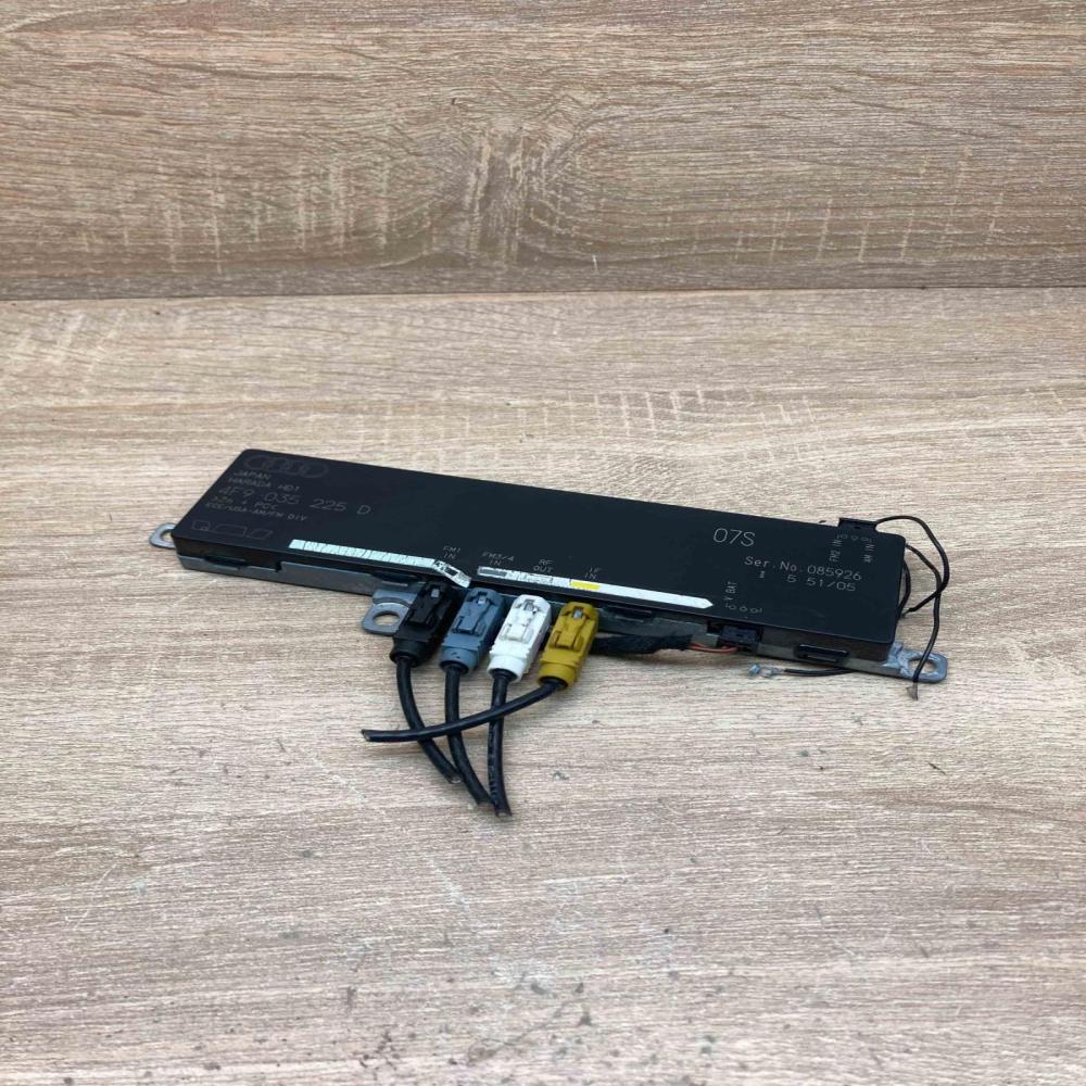 4F9035225D  With Plug Aerial antenna amplifier Audi A6 S6 C6 4F